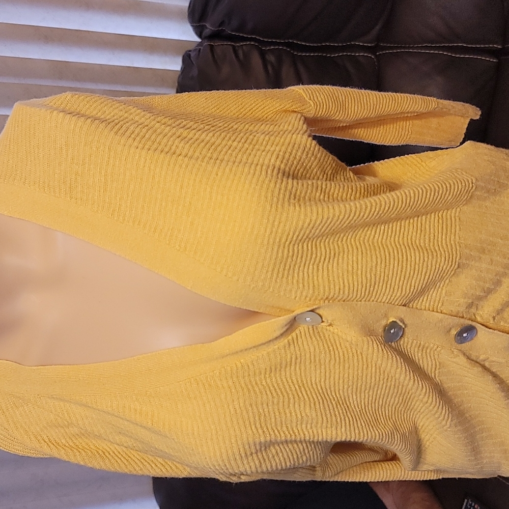 Yellow Christian Siriano caragain sweater large 💛